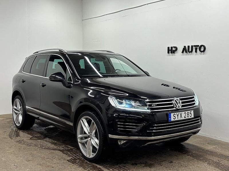 Svart Begagnad 2018 VW Touareg R-line SUV | 229 900 kr (Superpris) - Bild 1/4