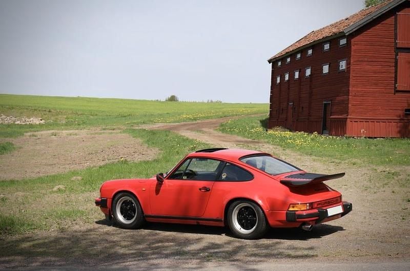 Begagnad Porsche 911 Carrera 231 HK (169 kW) 1986