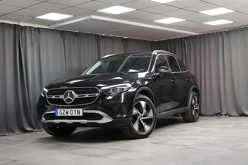 Svart Begagnad 2024 Mercedes GLC300e Advanced Plus SUV | 619 000 kr (Superpris) - Bild 1/4