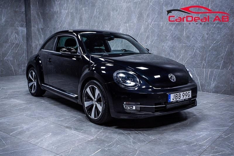 Svart Begagnad 2013 VW Beetle Halvkombi | 114 800 kr (Bra pris) - Bild 1/4