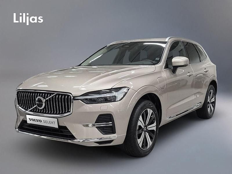 Grå Begagnad 2024 Volvo XC60 Plus SUV | 539 000 kr (Marknadspris) - Bild 1/3