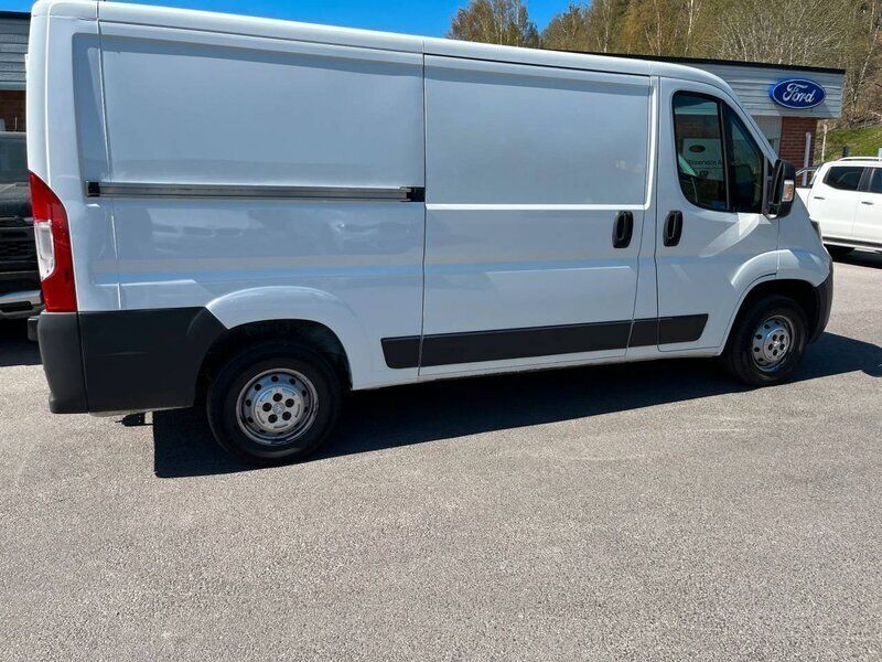 Vit Begagnad 2017 Peugeot Boxer Van | 189 000 kr - Bild 1/4