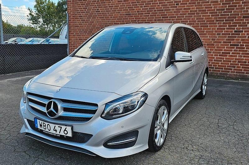 Silver (silvermetallic) Begagnad 2015 Mercedes B180 Urban Minibuss | 149 898 kr (Lite dyr) - Bild 1/4