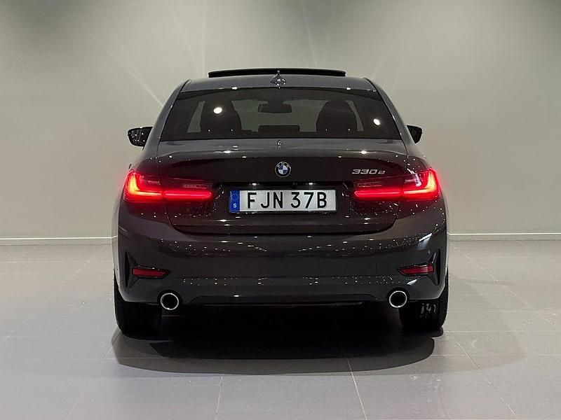 Begagnad BMW 330e Sport Line 184 HK (135 kW) 2019 Grå Sedan