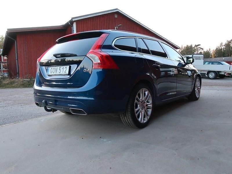 Begagnad Volvo V60 Ocean Race 181 HK (133 kW) 2015 Blå Kombi