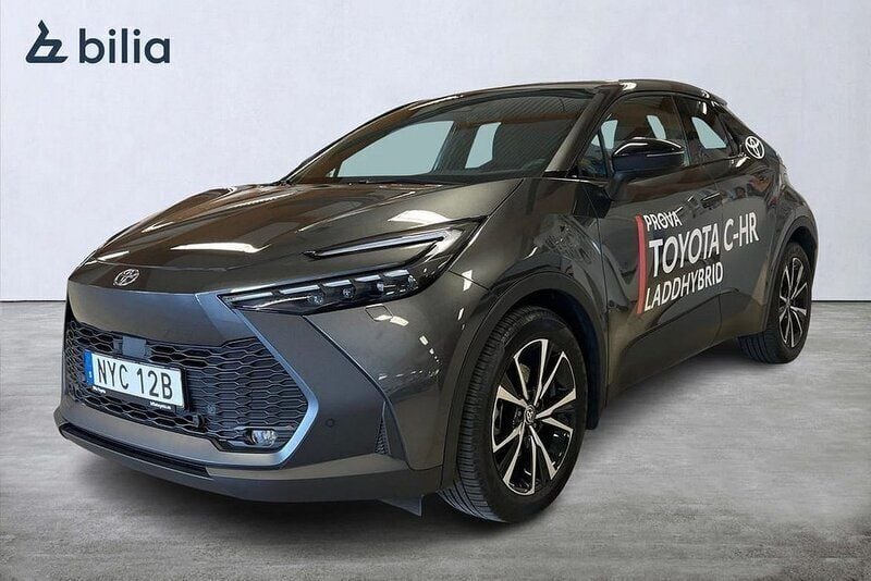 Mörkgrå Begagnad 2024 Toyota C-HR Style SUV | 429 000 kr (Marknadspris) - Bild 1/3