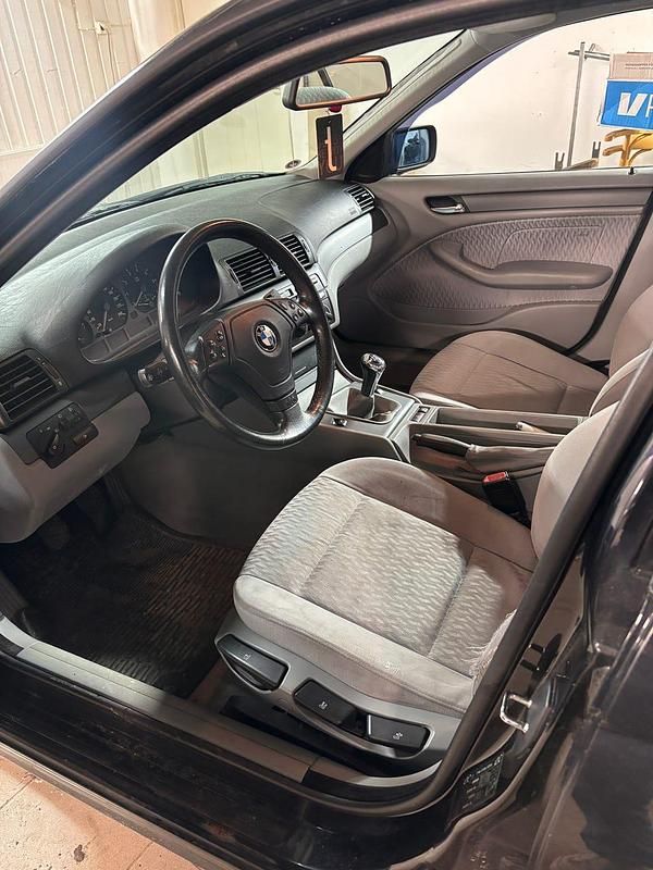 Begagnad BMW 318 118 HK (86 kW) 2000 Sedan