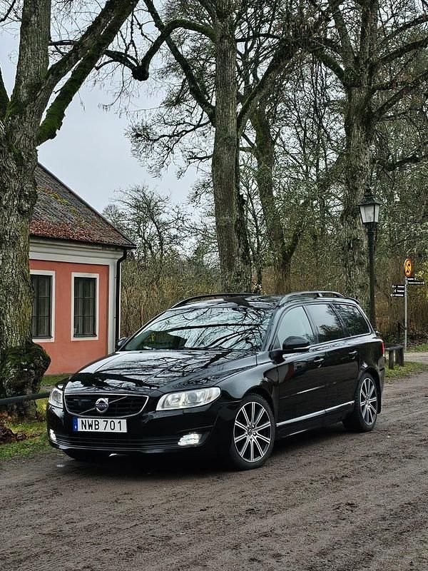 Svart Begagnad 2016 Volvo V70 Kombi | 164 000 kr (Lite dyr) - Bild 1/4