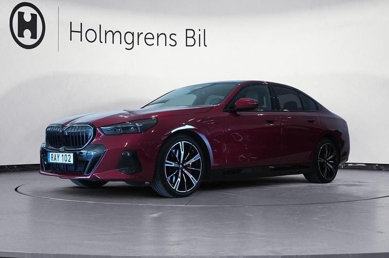 Begagnad BMW 550e M Sport 313 HK (230 kW) 2023 Röd Sedan