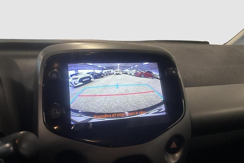 Begagnad Toyota Aygo X-play 72 HK (52 kW) 2020 Mörkgrå Halvkombi