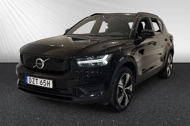 Svart Begagnad 2021 Volvo XC40 Core SUV | 289 900 kr (Marknadspris) - Bild 1/4