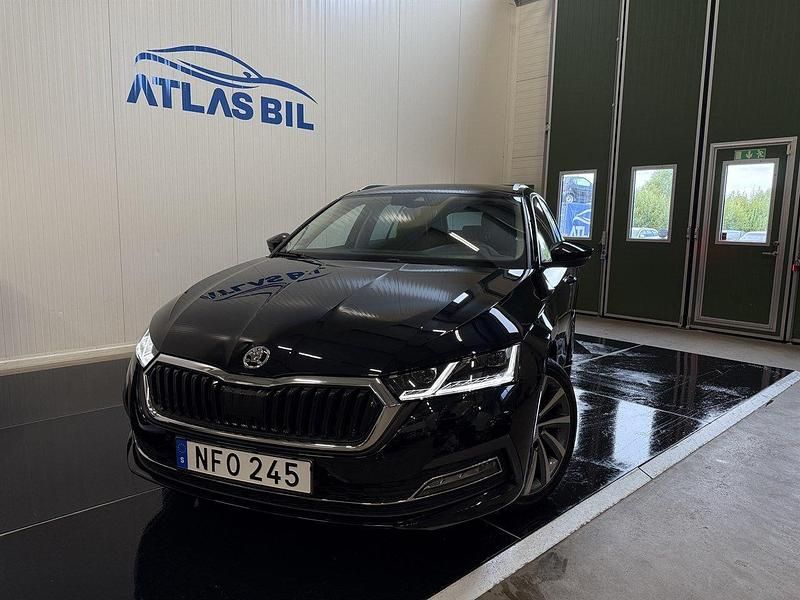 Svart Begagnad 2020 Skoda Octavia Kombi | 264 900 kr (Marknadspris) - Bild 1/4