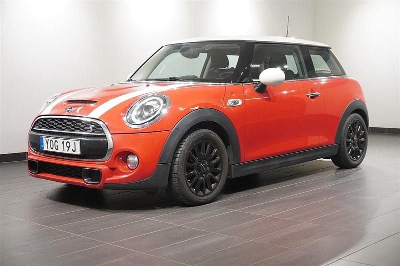 Röd Begagnad 2019 Mini Cooper Pepper Halvkombi | 179 800 kr (Bra pris) - Bild 1/2