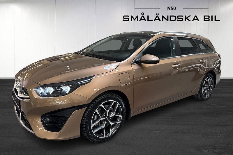 Brun Begagnad 2022 Kia Ceed Sportswagon 2 Kombi | 279 000 kr (Lite dyr) - Bild 1/4