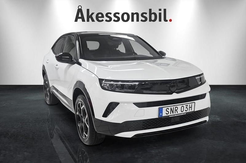 Vit Ny 2025 Opel Mokka SUV | 329 670 kr (Marknadspris) - Bild 1/4