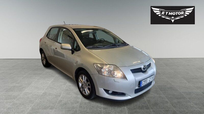 Silver Begagnad 2008 Toyota Auris Halvkombi | 38 900 kr (Bra pris) - Bild 1/4