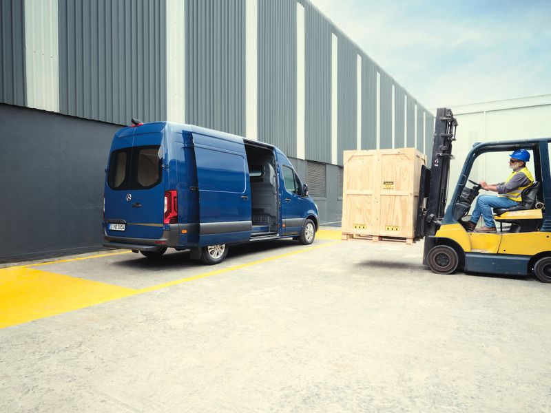 Begagnad Mercedes Sprinter 170 HK (125 kW) 2024 Van