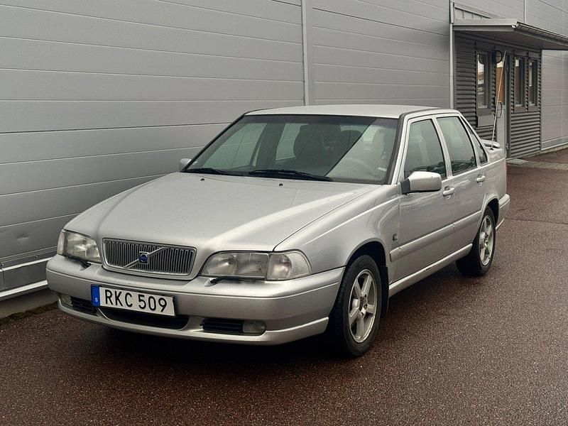 Ljusgrå Begagnad 2000 Volvo S70 Standard Sedan | 29 900 kr (Lite dyr) - Bild 1/4