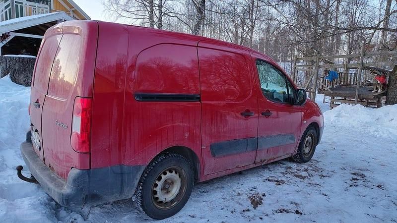 Begagnad Citroën Berlingo 90 HK (66 kW) 2011 Minibuss