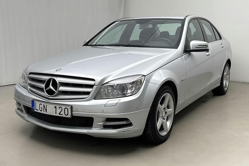 Silver Begagnad 2011 Mercedes C220 | 94 000 kr - Bild 1/4