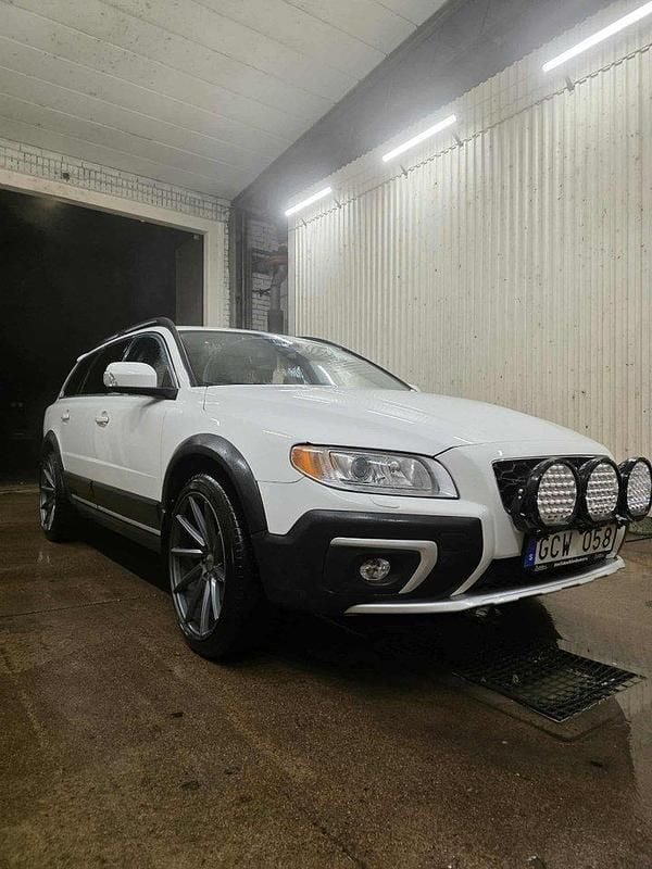 Vit Begagnad 2014 Volvo XC70 Momentum Kombi | 170 000 kr (Marknadspris) - Bild 1/4