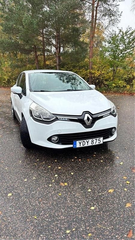 Vit Begagnad 2016 Renault Clio IV Expression Halvkombi | 97 000 kr (Lite dyr) - Bild 1/4