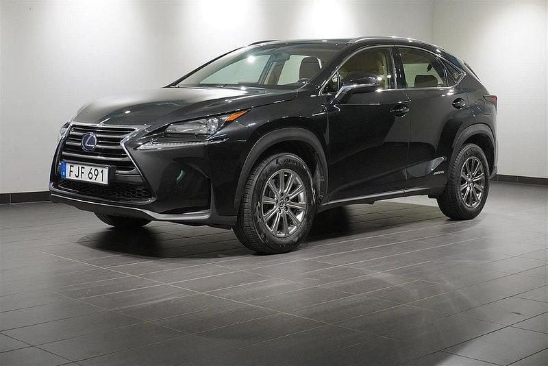 Svart Begagnad 2016 Lexus NX300h SUV | 278 800 kr (Marknadspris) - Bild 1/4