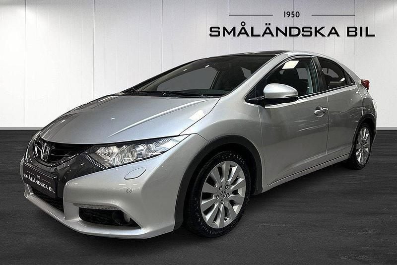 Silver Begagnad 2012 Honda Civic Executive Halvkombi | 74 900 kr (Marknadspris) - Bild 1/4