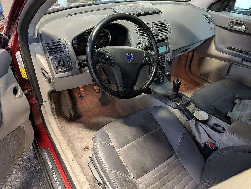 Begagnad Volvo V50 Kinetic 109 HK (80 kW) 2007 Röd Kombi