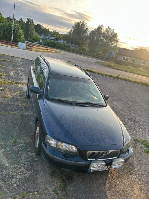 Blå Begagnad 2001 Volvo V70 Business Edition Kombi | 12 000 kr (Bra pris) - Bild 1/4