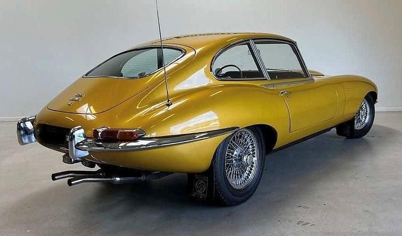 Begagnad Jaguar E-Type 1966 Golden sand metallic Sportkupé