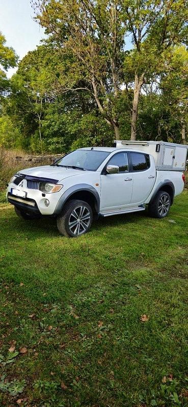 Vit Begagnad 2008 Mitsubishi L200 Pickup | 120 000 kr (Dyr) - Bild 1/1