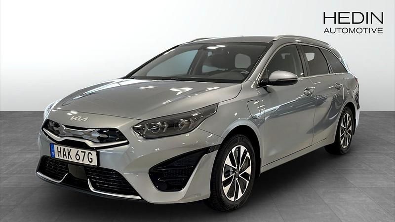 Grå (silver) Begagnad 2022 Kia Ceed Sportswagon Advance Kombi | 249 900 kr (Marknadspris) - Bild 1/4