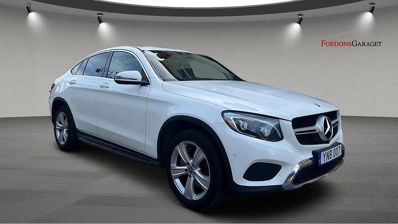 Vit Begagnad 2017 Mercedes GLC220 Sportkupé | 324 900 kr (Marknadspris) - Bild 1/4