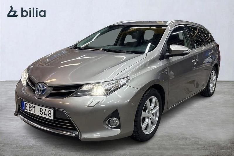Begagnad Toyota Auris Touring Sports Comfort 137 HK (100 kW) 2013 Brun Kombi