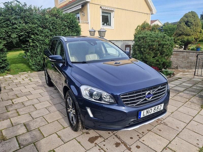 Blå Begagnad 2015 Volvo XC60 SUV | 170 000 kr (Bra pris) - Bild 1/4