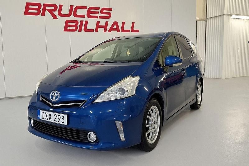 Mörkblå (blå) Begagnad 2013 Toyota Prius+ Minibuss | 87 900 kr (Marknadspris) - Bild 1/4