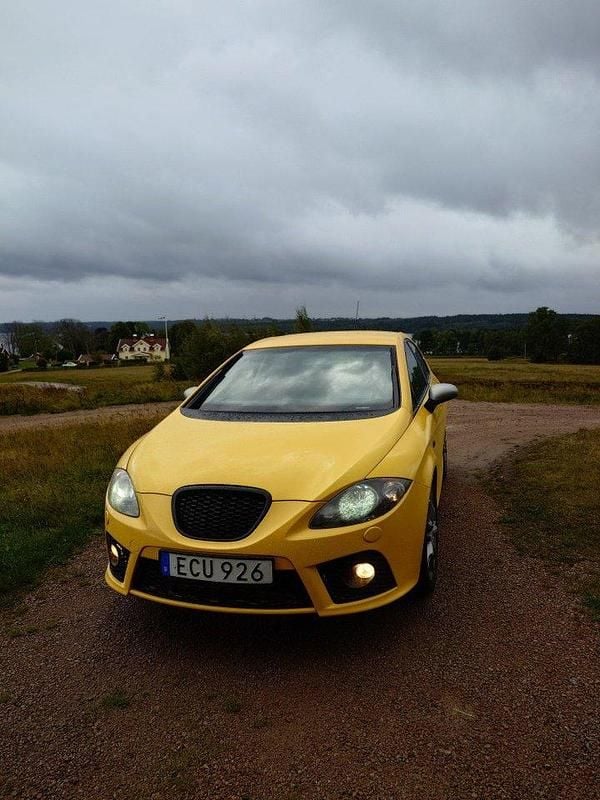Gul Begagnad 2007 Seat Leon FR Halvkombi | 47 500 kr (Marknadspris) - Bild 1/4