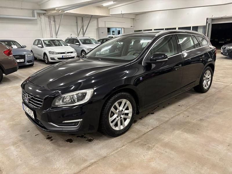 Svart Begagnad 2014 Volvo V60 Ocean Race Kombi | 129 900 kr (Marknadspris) - Bild 1/4