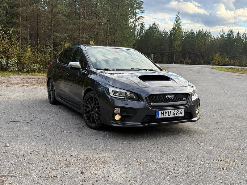 Mörkgrå Begagnad 2016 Subaru WRX STI Sedan | 329 500 kr - Bild 1/4