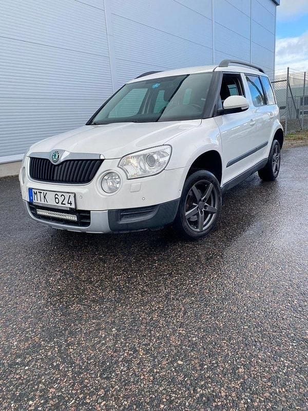 Vit Begagnad 2012 Skoda Yeti SUV | 63 000 kr (Marknadspris) - Bild 1/4
