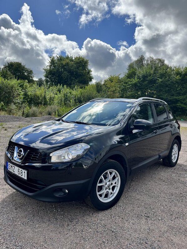 Svart Begagnad 2013 Nissan Qashqai SUV | 89 000 kr (Marknadspris) - Bild 1/4