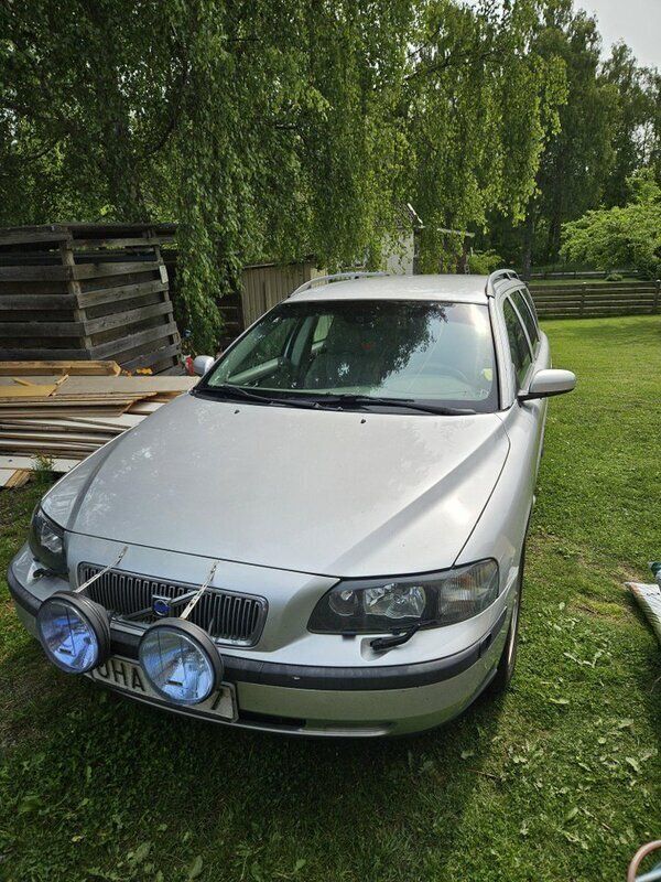 Grå Begagnad 2004 Volvo V70 Kombi | 17 000 kr (Bra pris) - Bild 1/1