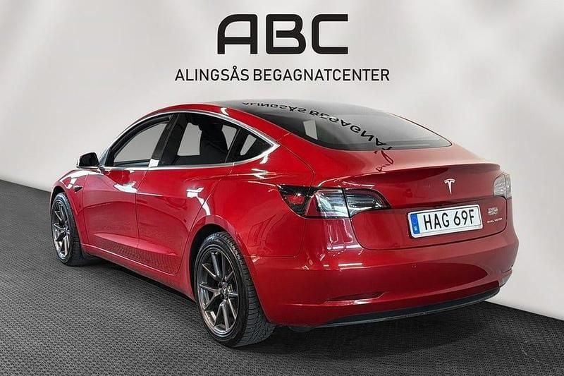Begagnad Tesla Model 3 Long Range AWD 366 kW (498 HK) 2019 Röd Sedan