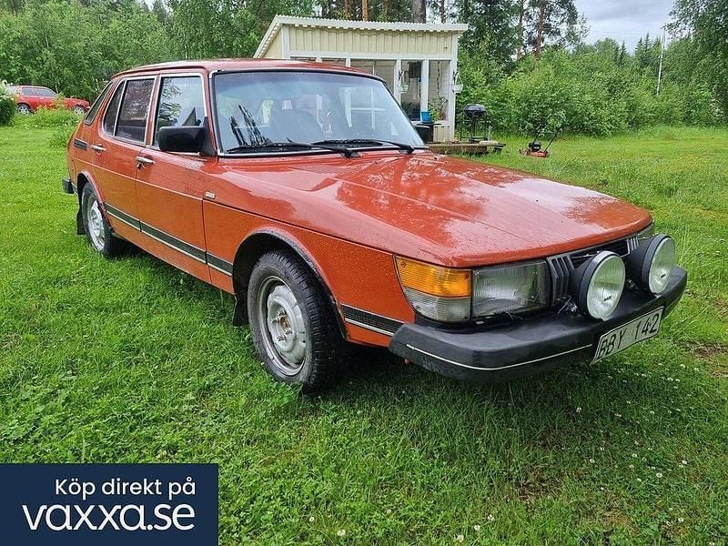 Mörkröd Begagnad 1982 Saab 900 Halvkombi | 26 220 kr - Bild 1/4