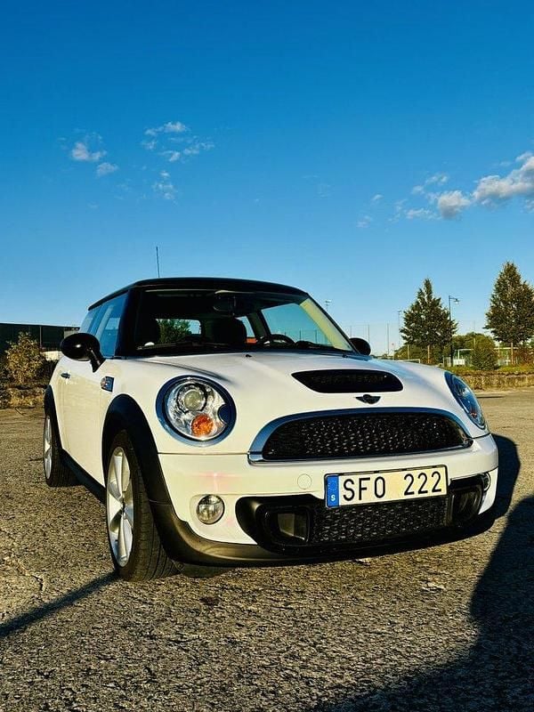 Silver Begagnad 2011 Mini Cooper S Halvkombi | 99 999 kr - Bild 1/4