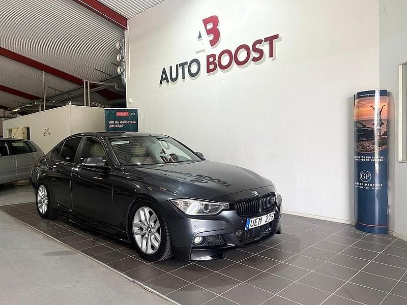 Grå Begagnad 2013 BMW 330 Sedan | 149 000 kr (Superpris) - Bild 1/4
