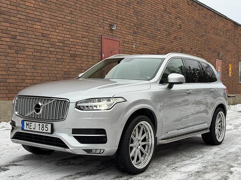Silver Begagnad 2015 Volvo XC90 Inscription SUV | 349 500 kr (Marknadspris) - Bild 1/4