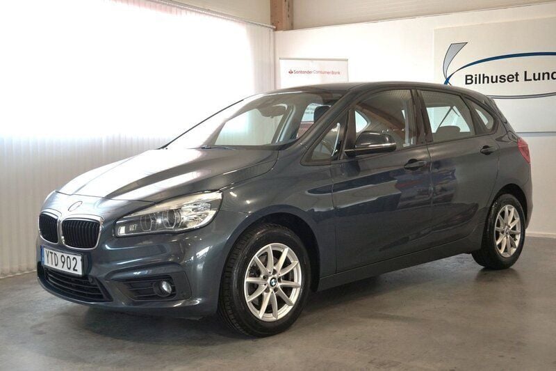 Grå Begagnad 2017 BMW 218 Active Tourer Advantage Minibuss | 169 000 kr (Marknadspris) - Bild 1/4