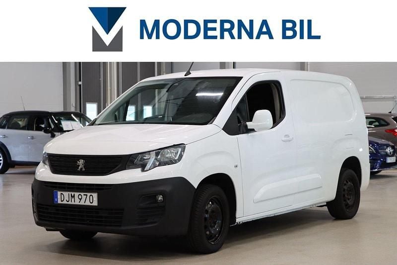 Vit Begagnad 2018 Peugeot Partner Minibuss | 104 900 kr (Marknadspris) - Bild 1/4